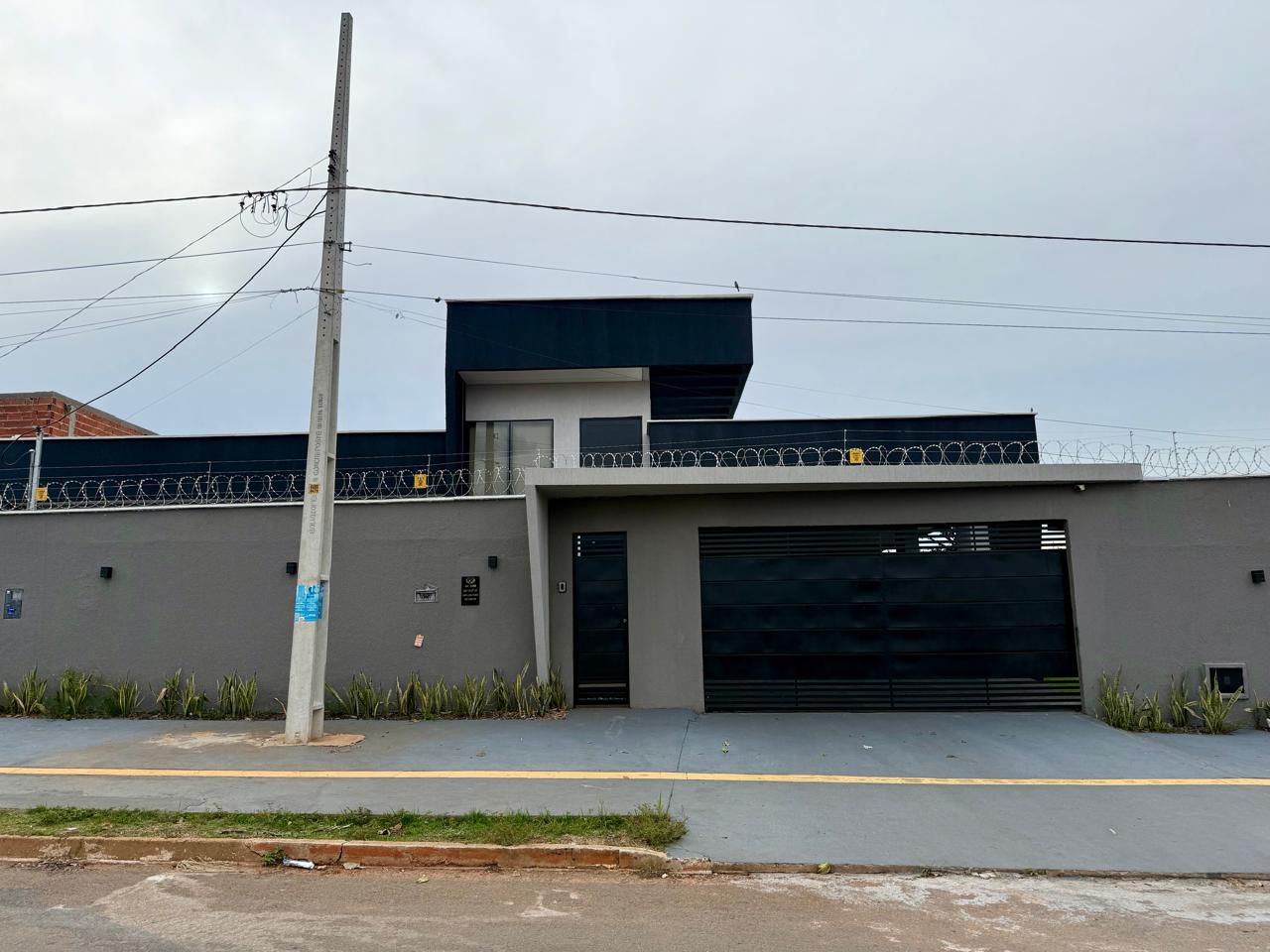 Casa Semi-Nova Totalmente Mobiliada no Papillon Park - Lote de Esquina 407m²