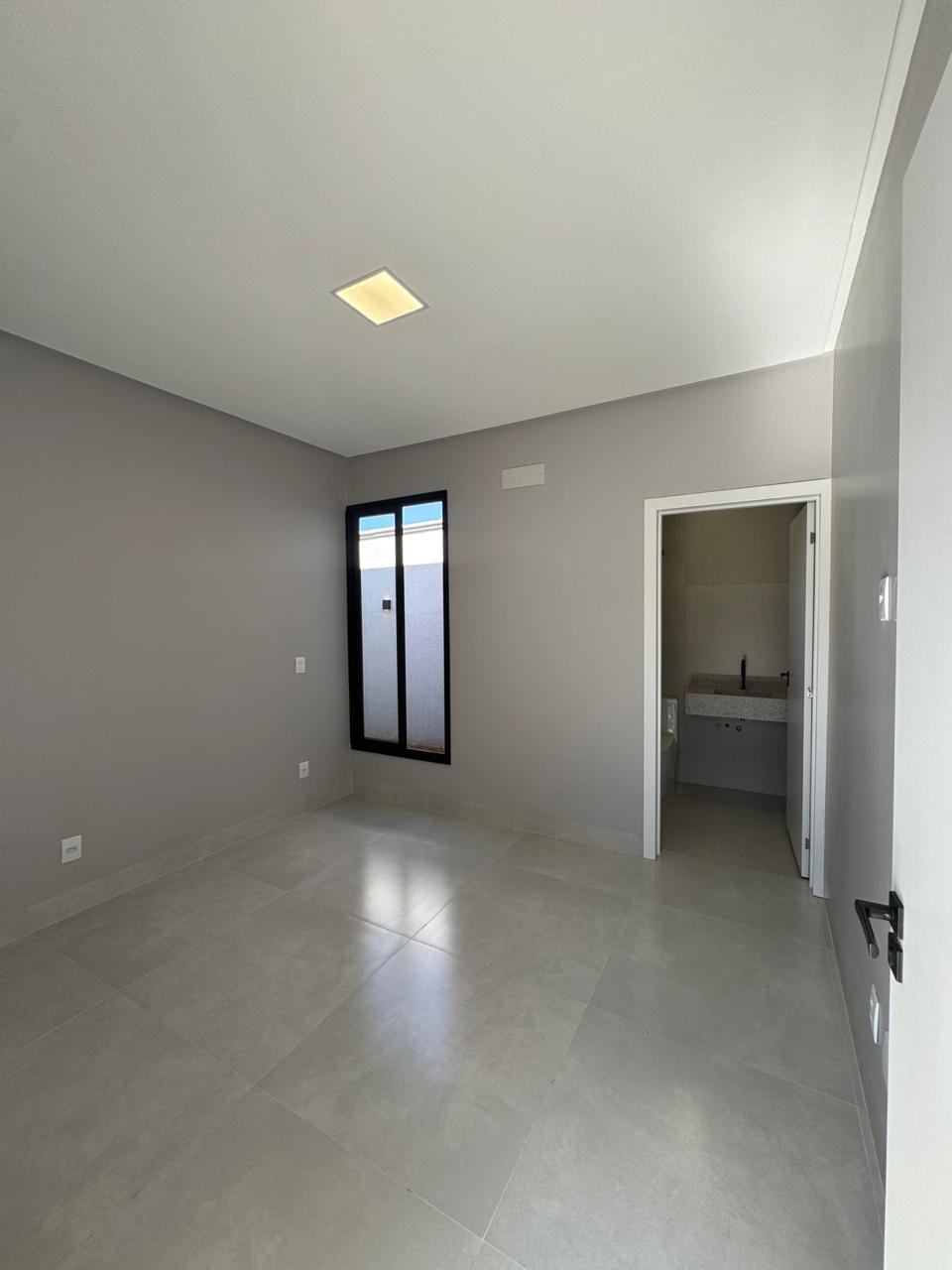Casa de Alto Padrão com Piscina e 3 Suítes/ 260 m² / Projeto Exclusivo