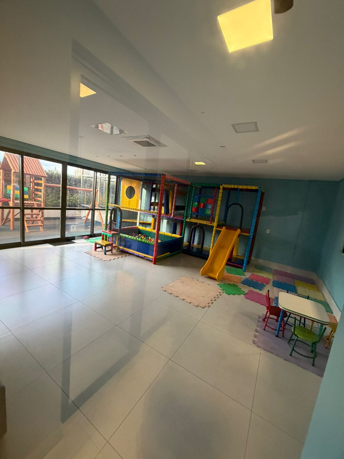 Apartamento Alto Padrão no Residencial Jardim Bueno - 3 Suítes com Armários, Projeto Luminotécnico e Churrasqueira Gourmet
