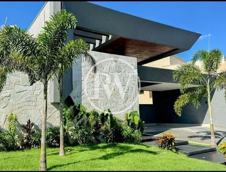 Casa Térrea de Alto Padrão, 290m², 3 Suítes, Piscina com Hidro Projeto Assinado