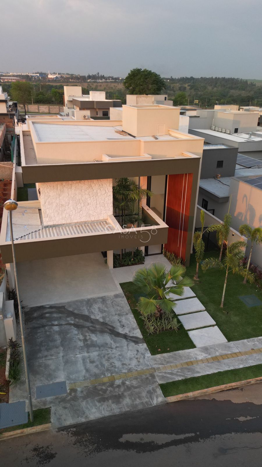 Sobrado 4 Suítes – 270m² Construídos – 470m² Terreno –Portal do Sol Golf Garden