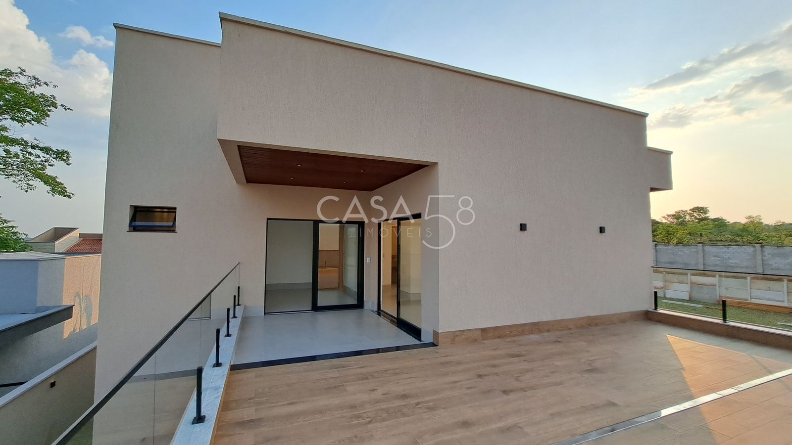 Sobrado 4 Suítes – 270m² Construídos – 470m² Terreno –Portal do Sol Golf Garden
