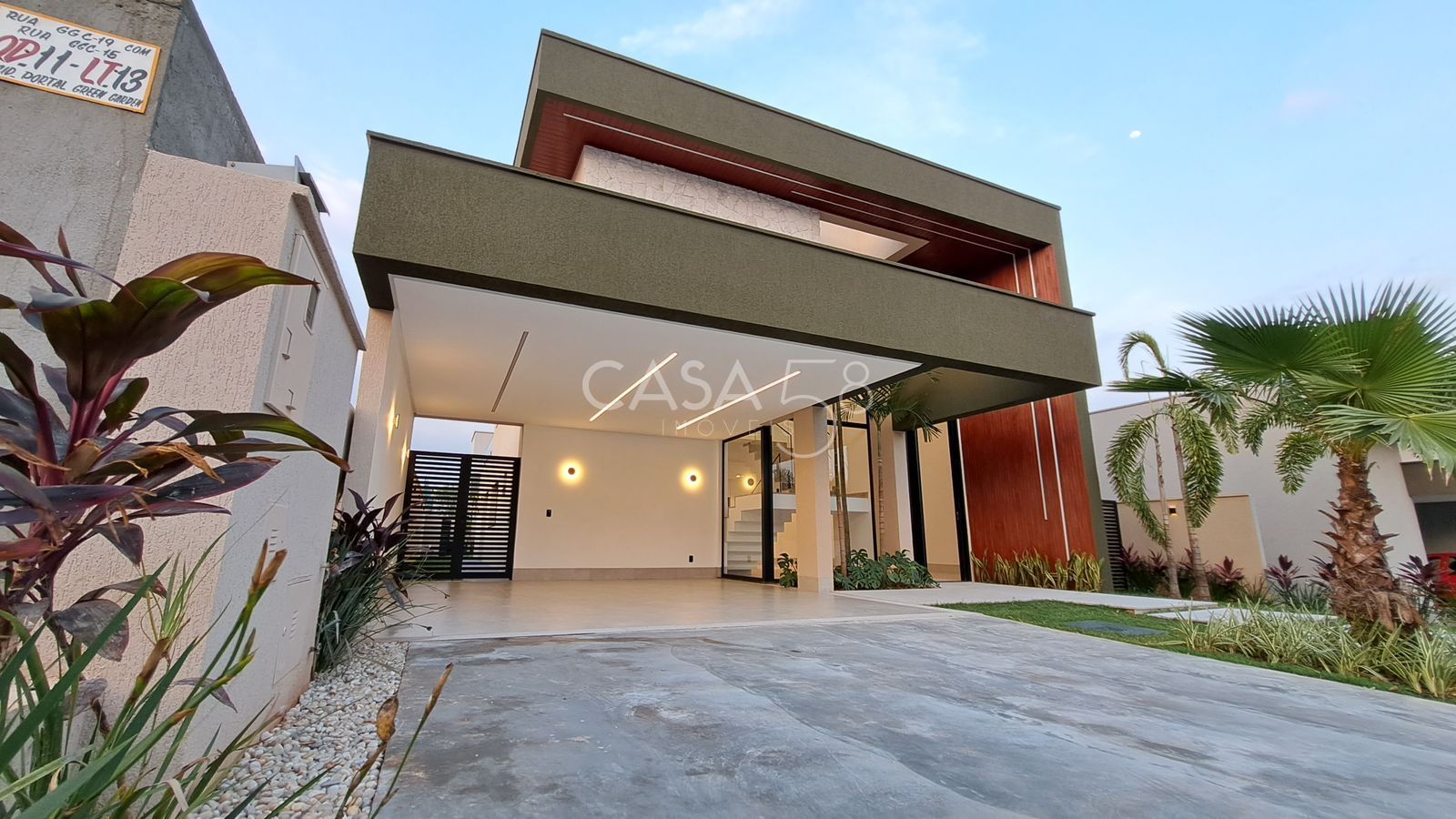 Sobrado 4 Suítes – 270m² Construídos – 470m² Terreno –Portal do Sol Golf Garden