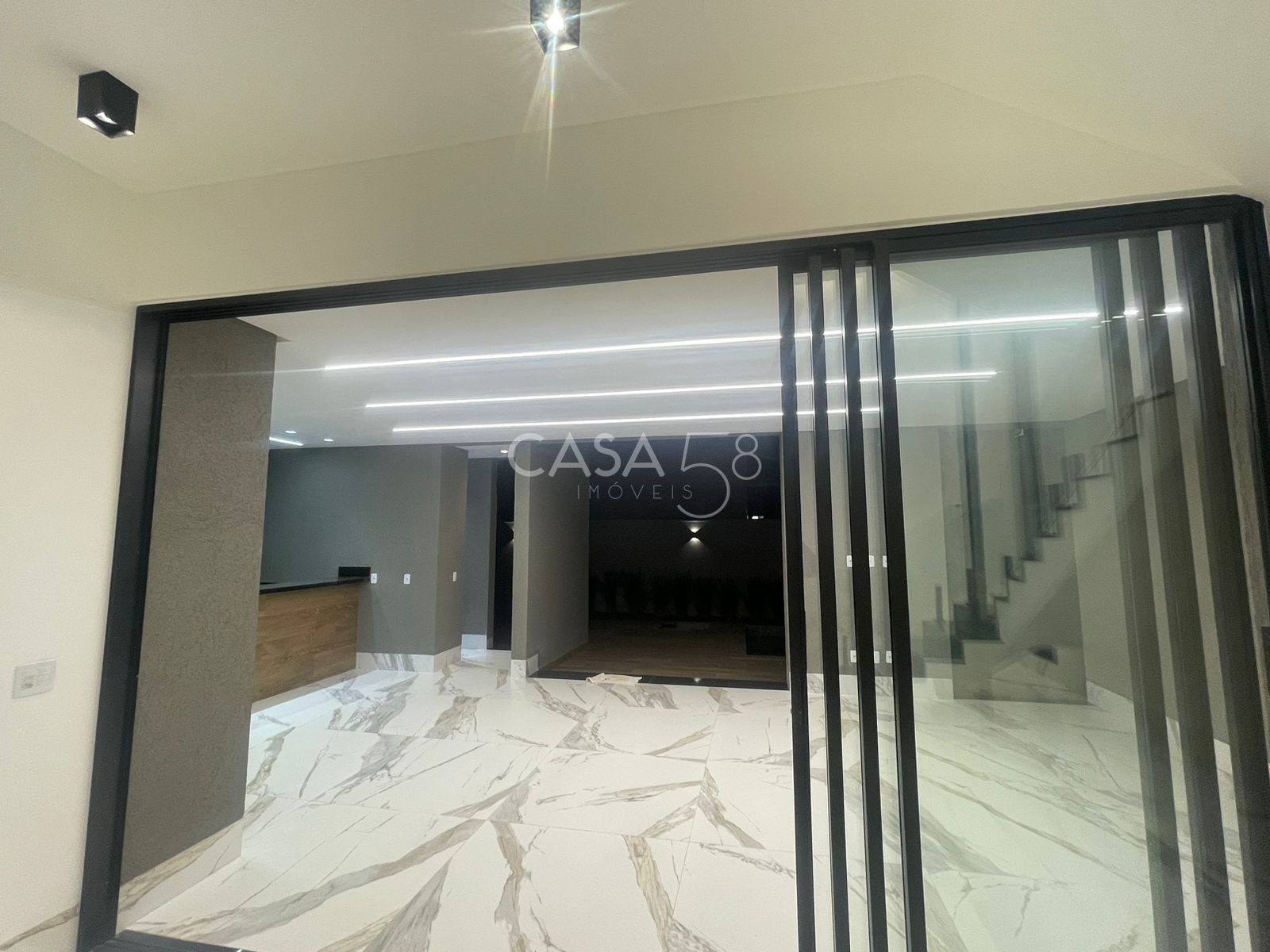 Sobrado de Luxo com 4 Suítes, Office e Lazer Completo - 325m²