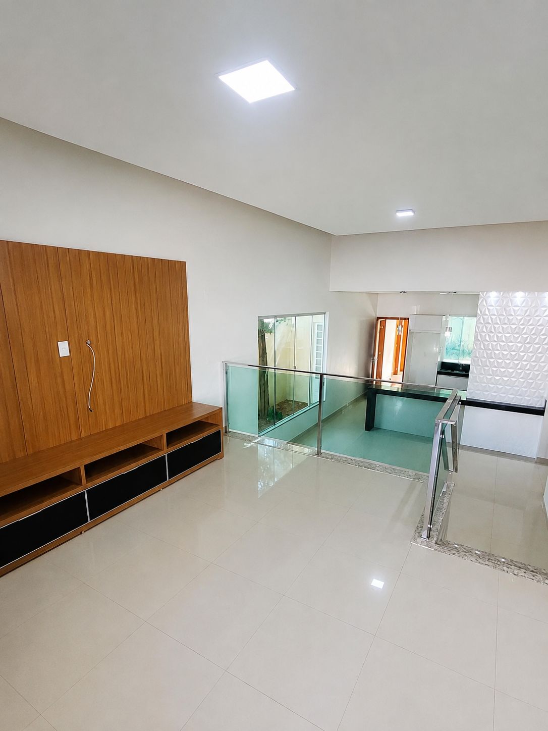 Casa Térrea a venda em Condomínio fechado no Residencial Jardim Veneza / Senador Canedo / 3 quartos / 1 suite / area gourmet com churrasqueira / energia solar