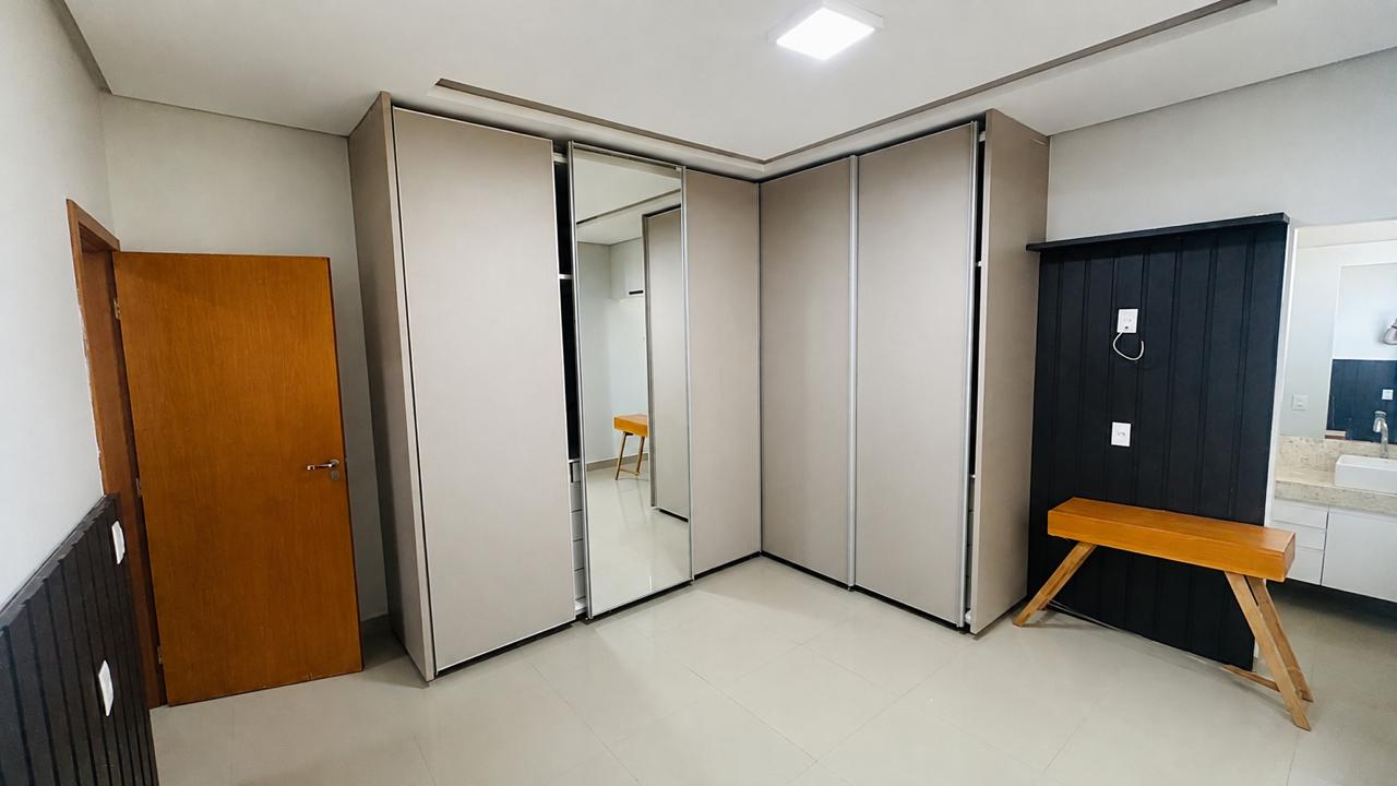 Casa Térrea a venda em Condomínio fechado no Residencial Jardim Veneza / Senador Canedo / 3 quartos / 1 suite / area gourmet com churrasqueira / energia solar