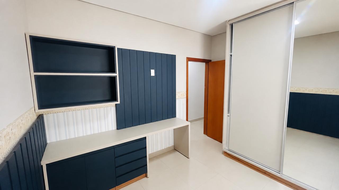 Casa Térrea a venda em Condomínio fechado no Residencial Jardim Veneza / Senador Canedo / 3 quartos / 1 suite / area gourmet com churrasqueira / energia solar