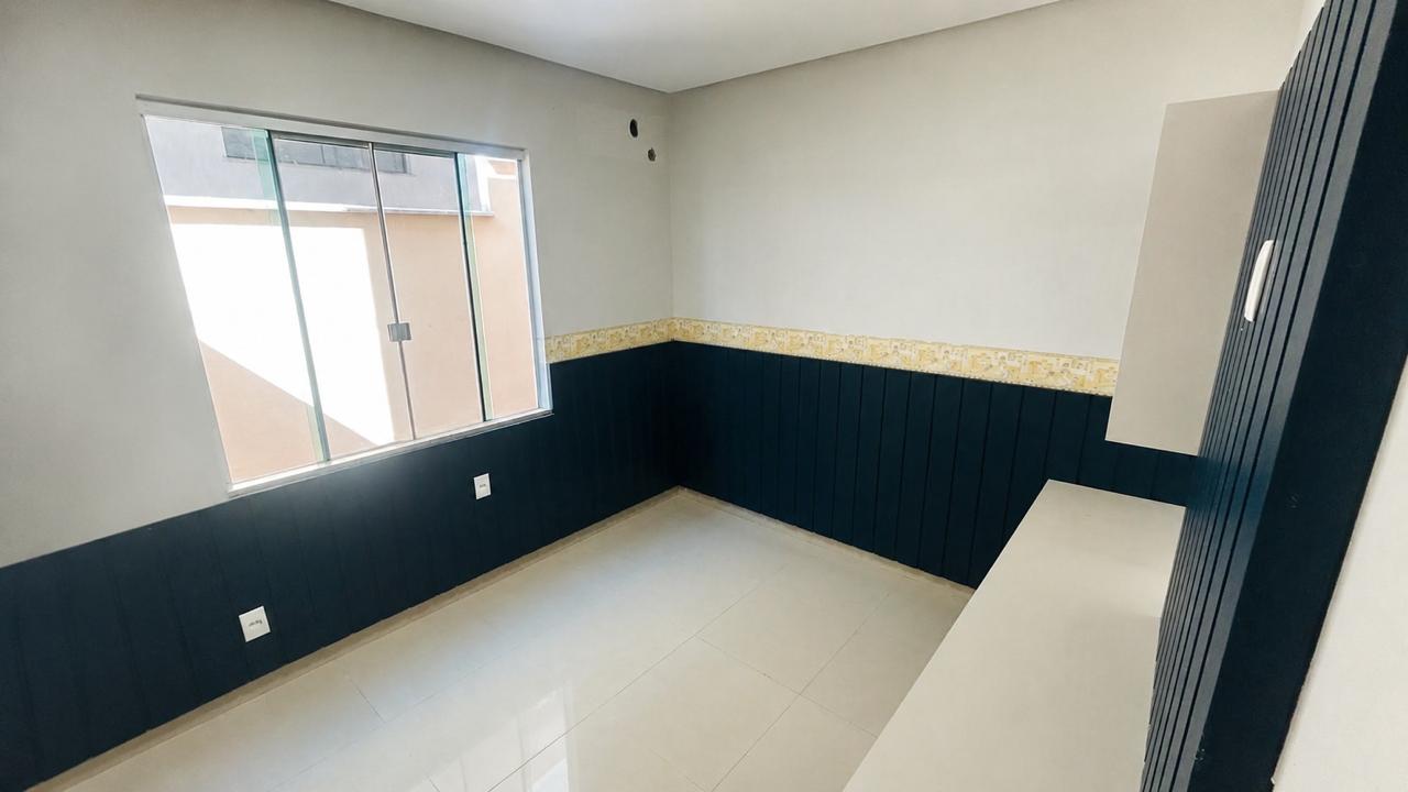 Casa Térrea a venda em Condomínio fechado no Residencial Jardim Veneza / Senador Canedo / 3 quartos / 1 suite / area gourmet com churrasqueira / energia solar