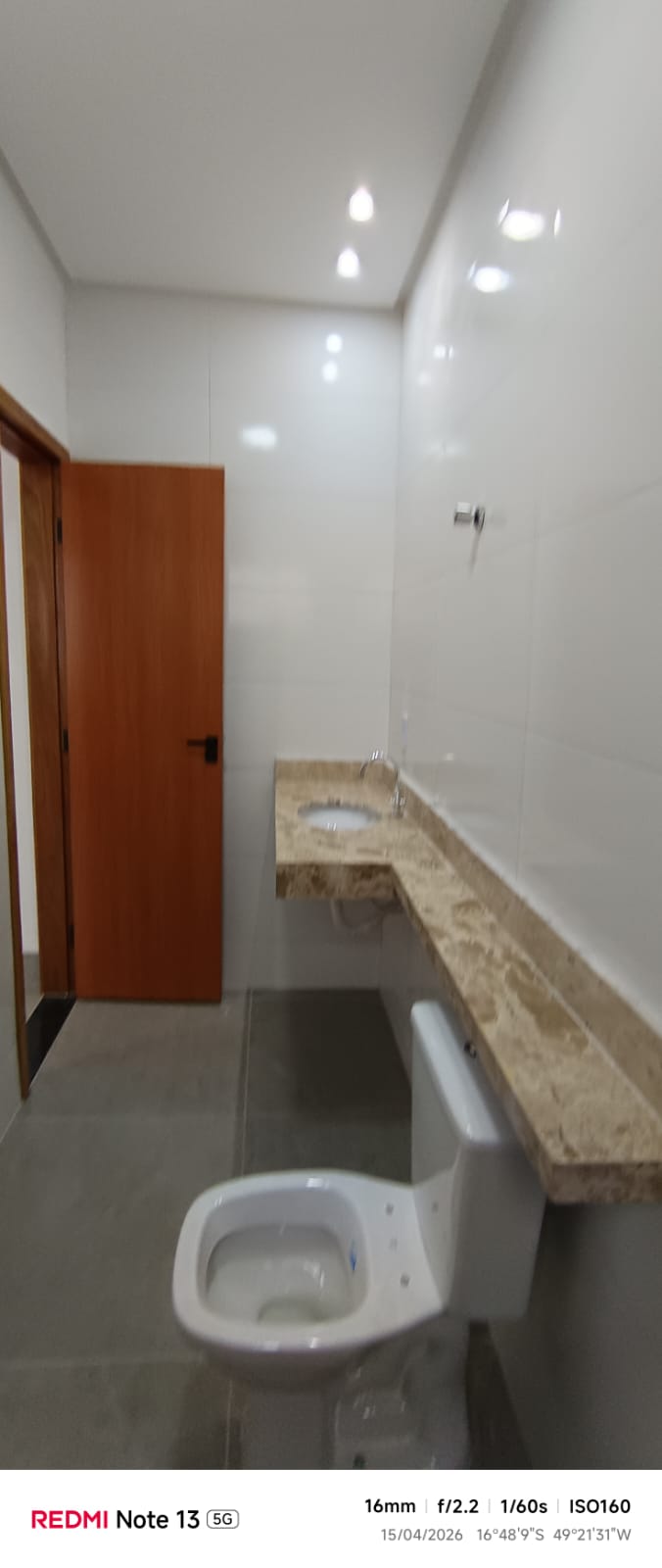 Casa a venda Jardim Himalaia / Aparecida de Goiania / 3 quartos / 1 suíte / Sala com pé-direito alto / Cozinha integrada à área gourmet / Churrasqueira