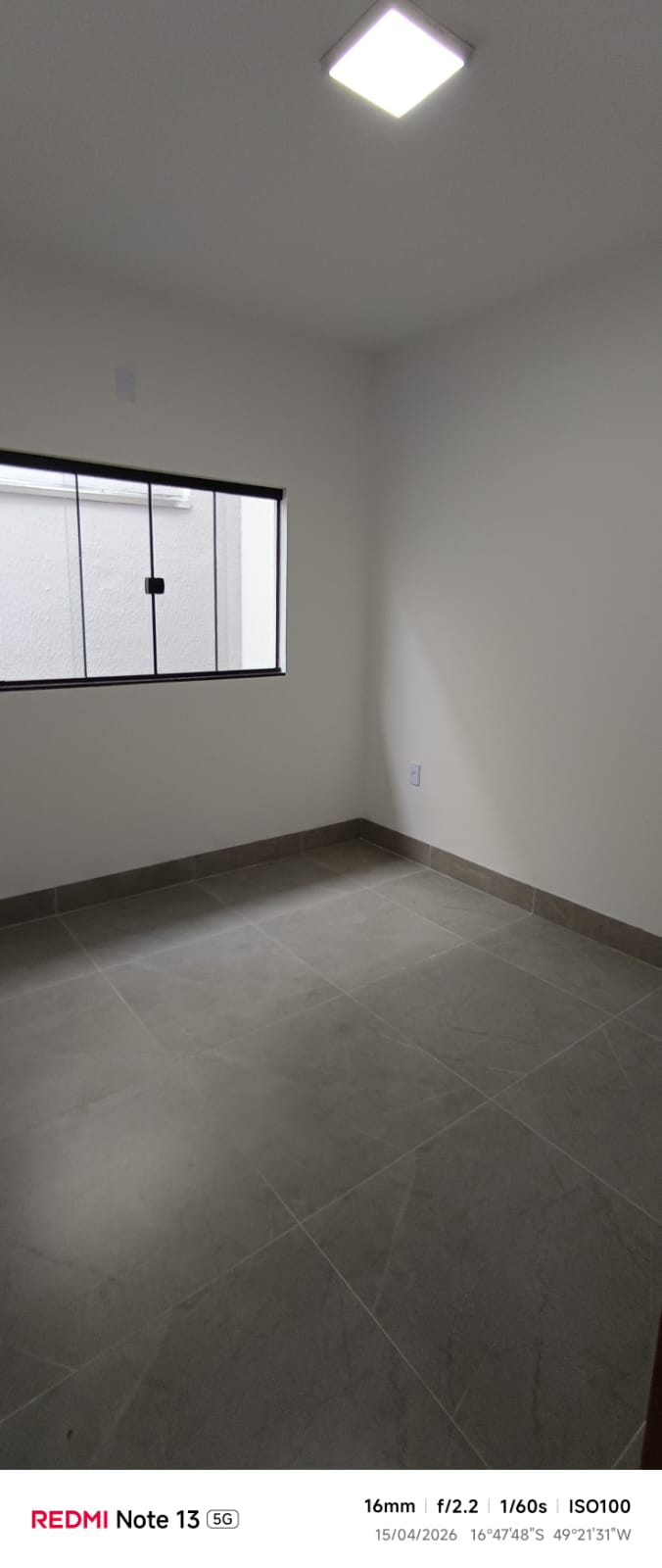 Casa a venda Jardim Himalaia / Aparecida de Goiania / 3 quartos / 1 suíte / Sala com pé-direito alto / Cozinha integrada à área gourmet / Churrasqueira
