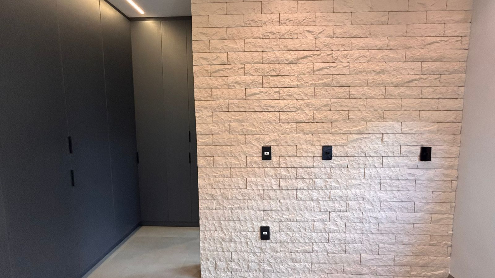 Casa térrea a venda / Jardins Barcelona / 190 m² e terreno de 300 m² / 3 suites / home theater / piscina aquecida com prainha / hidro / LED
