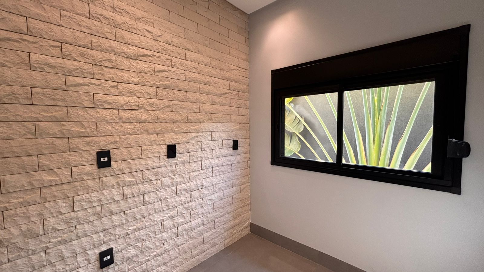Casa térrea a venda / Jardins Barcelona / 190 m² e terreno de 300 m² / 3 suites / home theater / piscina aquecida com prainha / hidro / LED