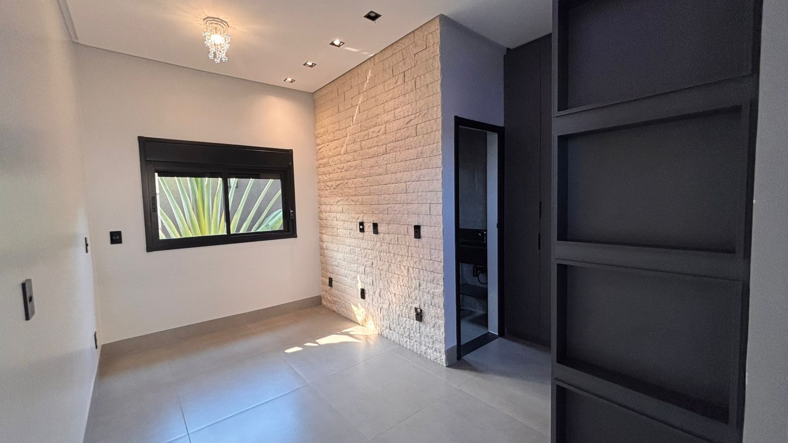 Casa térrea a venda / Jardins Barcelona / 190 m² e terreno de 300 m² / 3 suites / home theater / piscina aquecida com prainha / hidro / LED