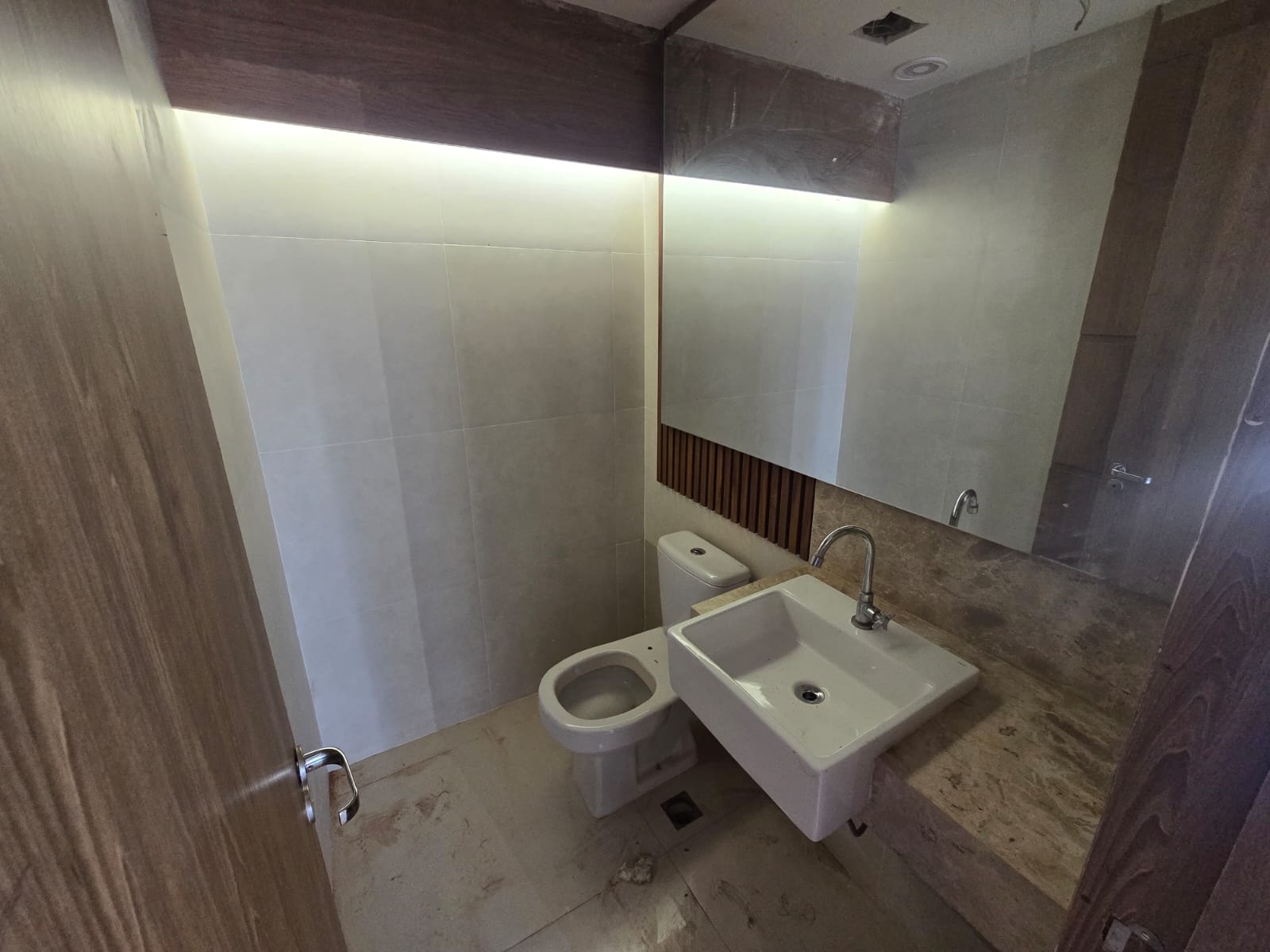 Apartamento à venda 104 m² / Setor Bueno / 2 suítes / lavabo / projeto luminotécnico e armários / prédio novo / Rua T-30