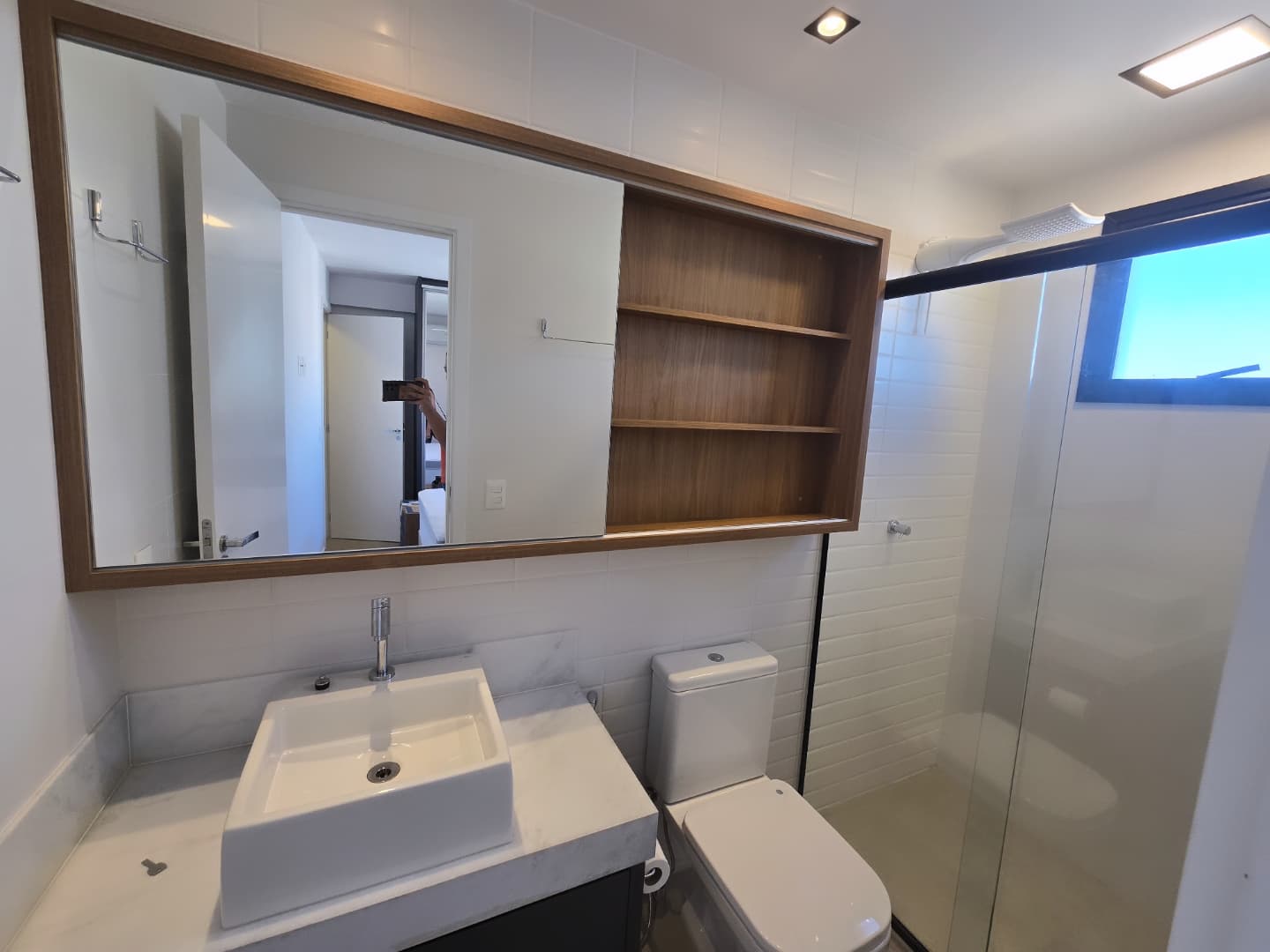 Apartamento à venda ou aluguel Setor Oeste / 2 suites / lavabo / 2 vagas / 72m² / andar alto / prédio novo / mobiliado