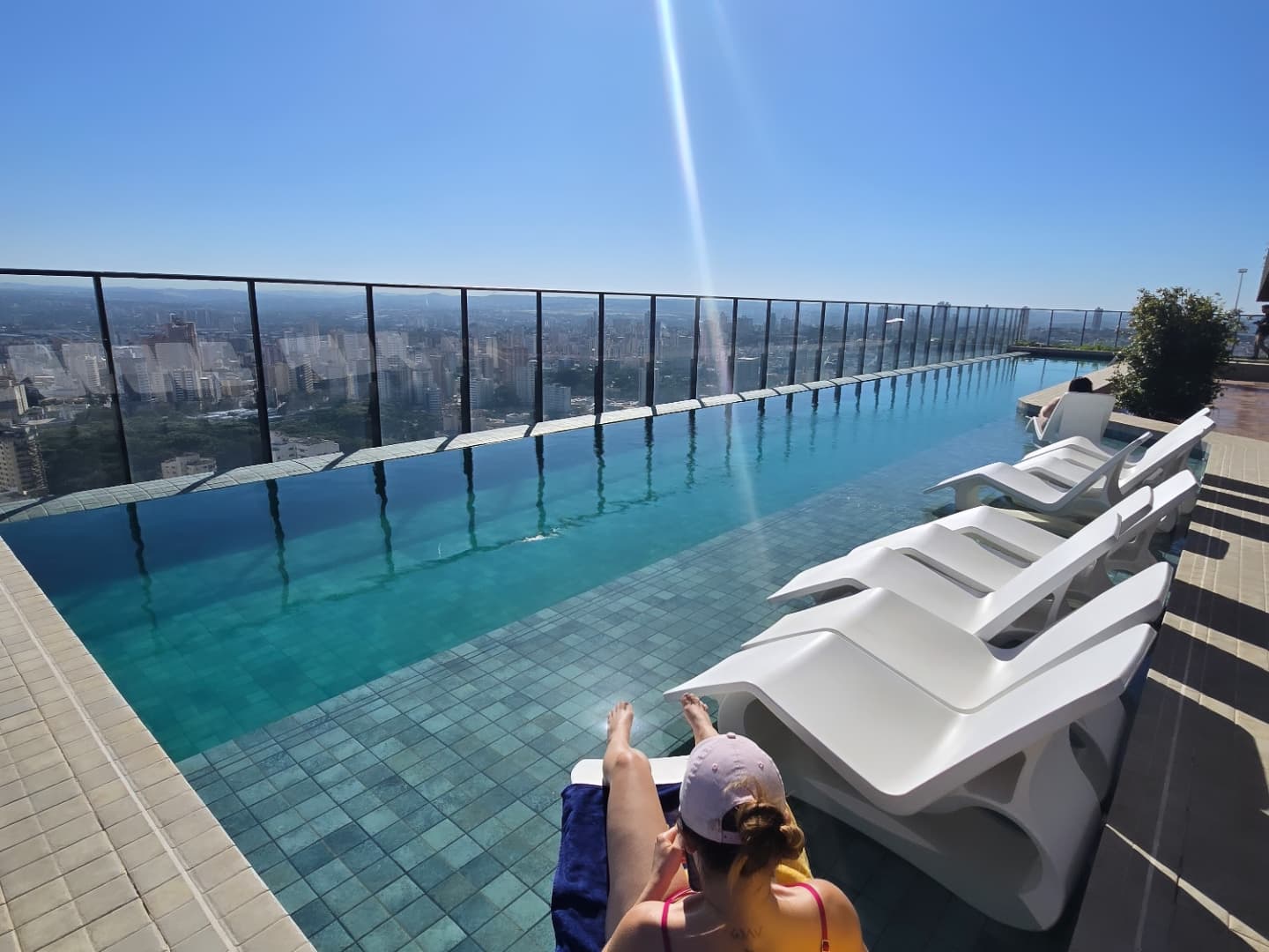 Apartamento à venda ou aluguel Setor Oeste / 2 suites / lavabo / 2 vagas / 72m² / andar alto / prédio novo / mobiliado