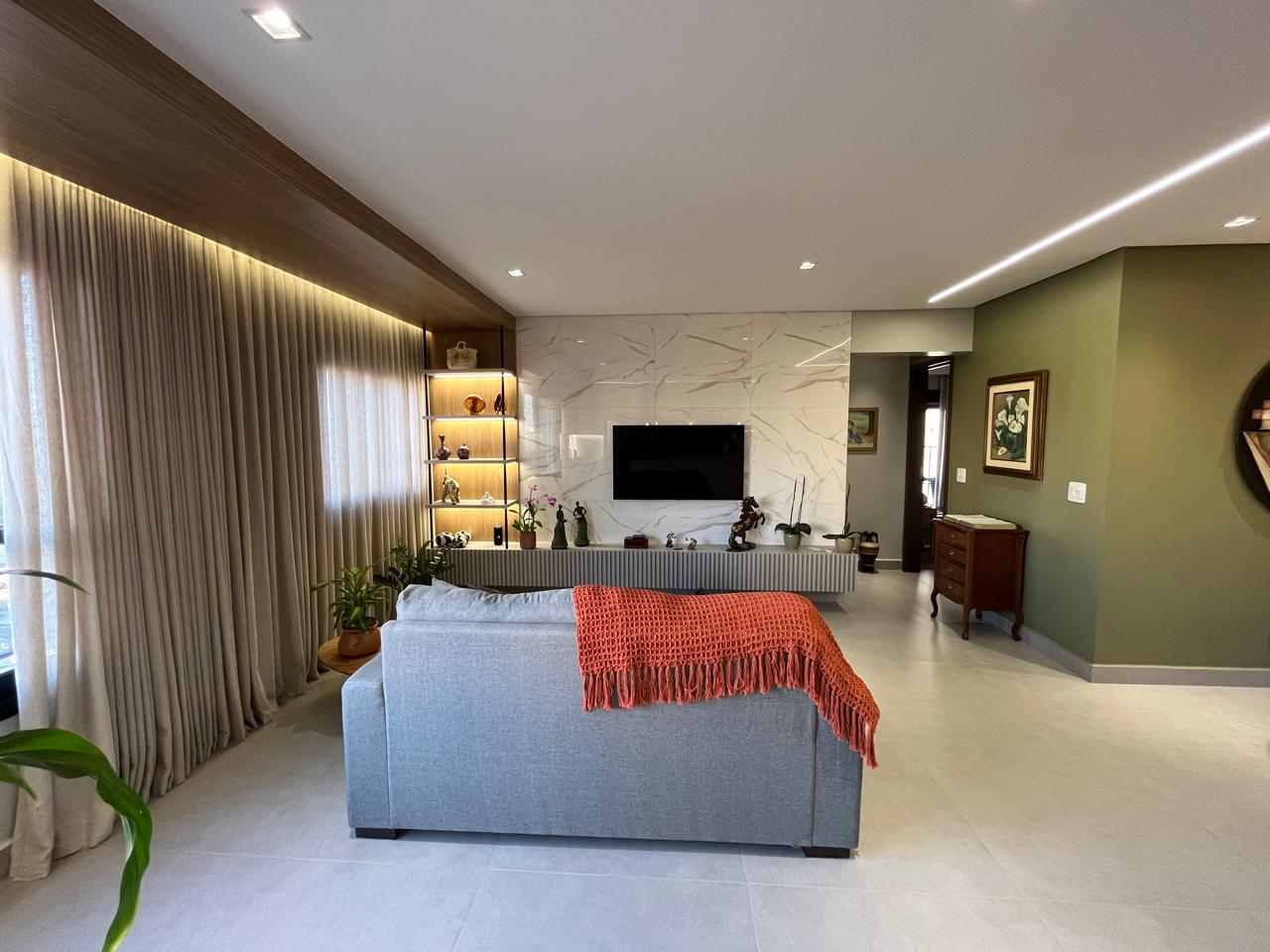 Apartamento à venda Setor Bueno / 87 m² / 02 suítes / lavabo e varanda / com vista privilegiada para o Parque Vaca Brava / 2 vagas / mobiliado