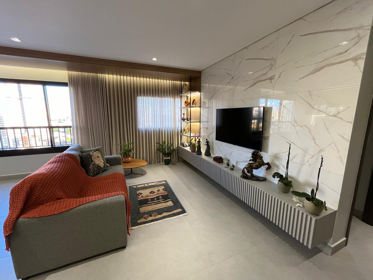 Apartamento à venda Setor Bueno / 87 m² / 02 suítes / lavabo e varanda / com vista privilegiada para o Parque Vaca Brava / 2 vagas / mobiliado