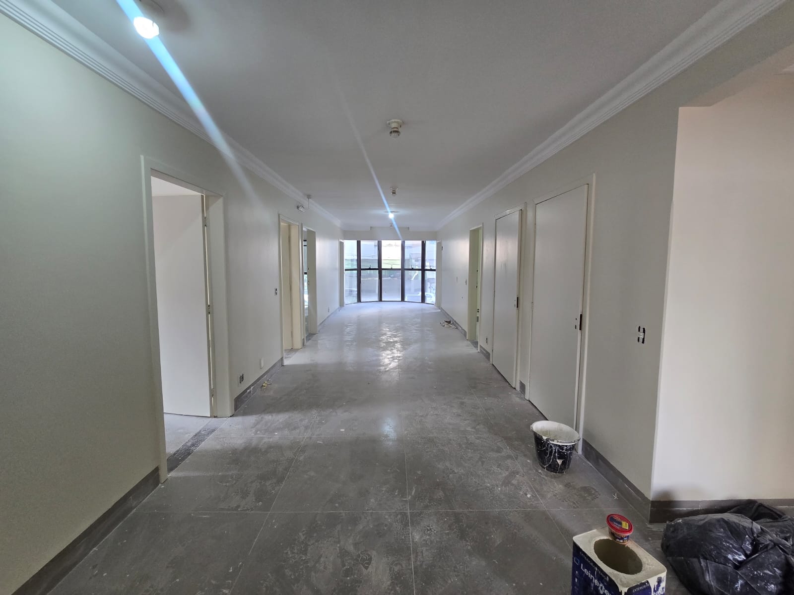 Locação de prédio comercial / Setor Marista / 650 m² / 8 vagas / 12 salas com pia / recepção / 3 salas grandes / ideal para clínicas, lojas, escolas, restaurantes