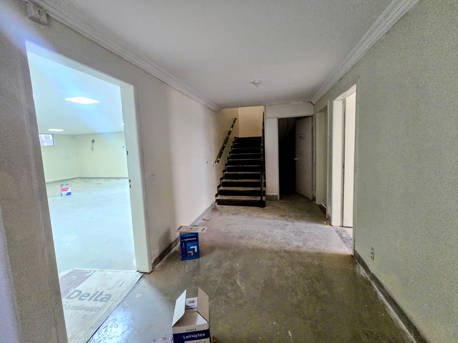 Locação de prédio comercial / Setor Marista / 650 m² / 8 vagas / 12 salas com pia / recepção / 3 salas grandes / ideal para clínicas, lojas, escolas, restaurantes