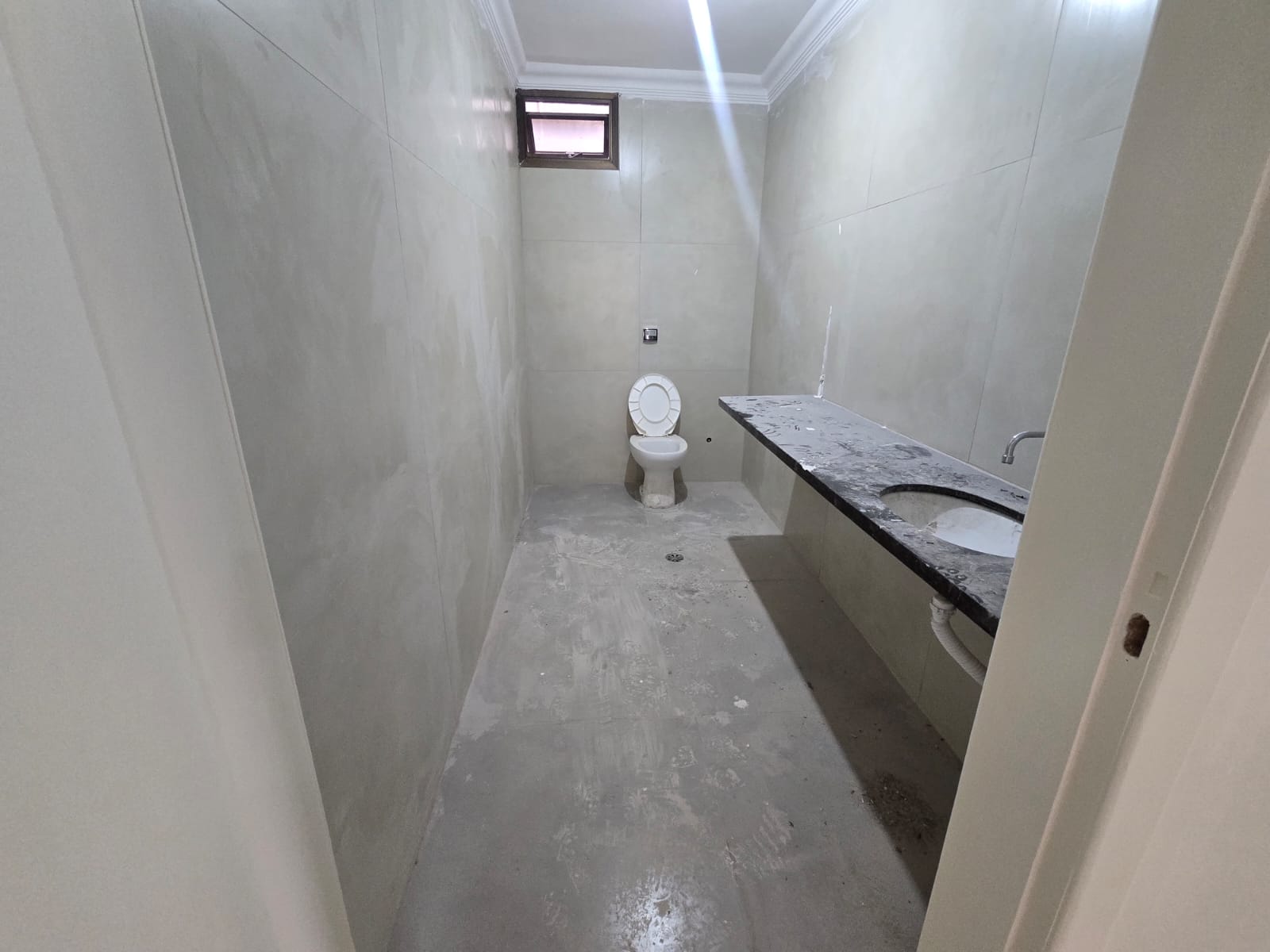 Locação de prédio comercial / Setor Marista / 650 m² / 8 vagas / 12 salas com pia / recepção / 3 salas grandes / ideal para clínicas, lojas, escolas, restaurantes