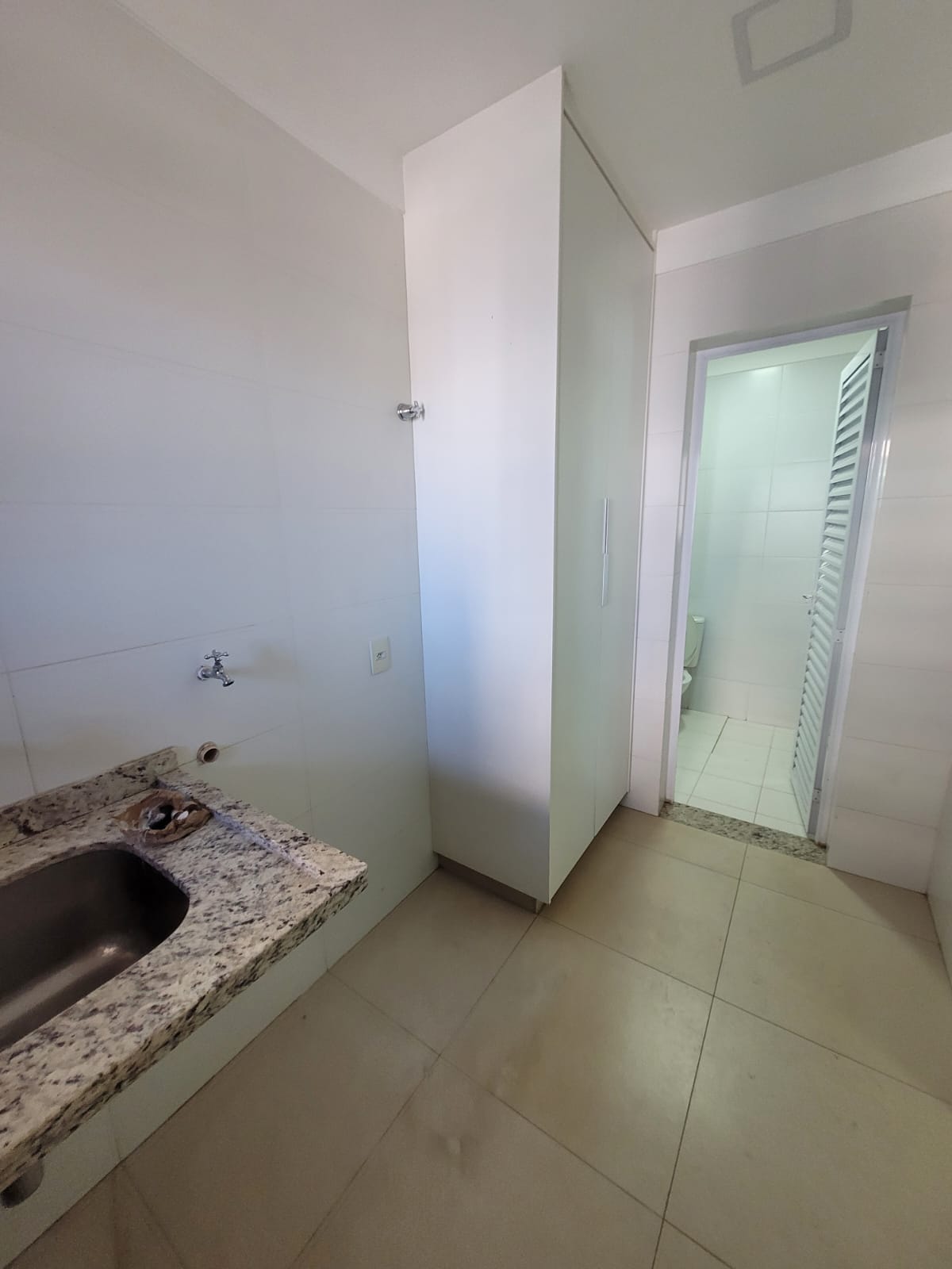 Apartamento para aluguel / Setor Marista / 160 m² / 3 suítes / 3 vagas / Varanda gourmet com churrasqueira a carvão / lavabo
