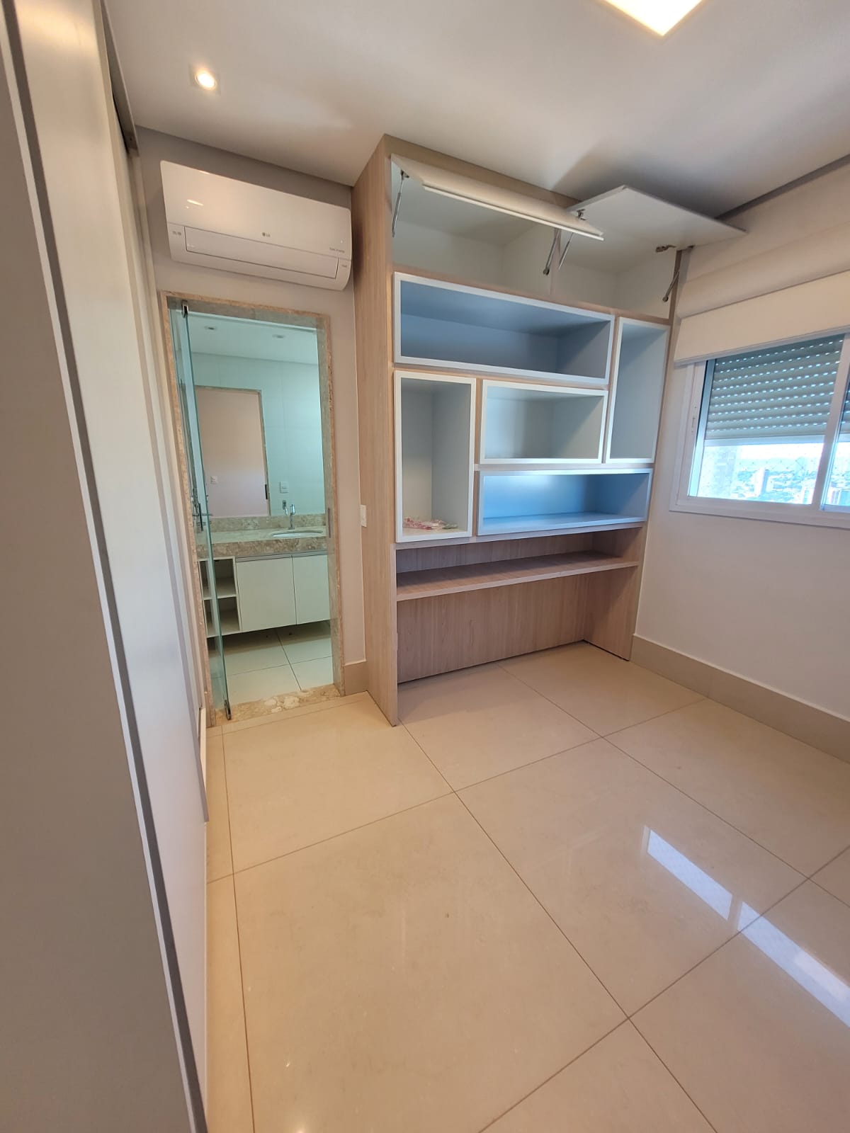 Apartamento para aluguel / Setor Marista / 160 m² / 3 suítes / 3 vagas / Varanda gourmet com churrasqueira a carvão / lavabo