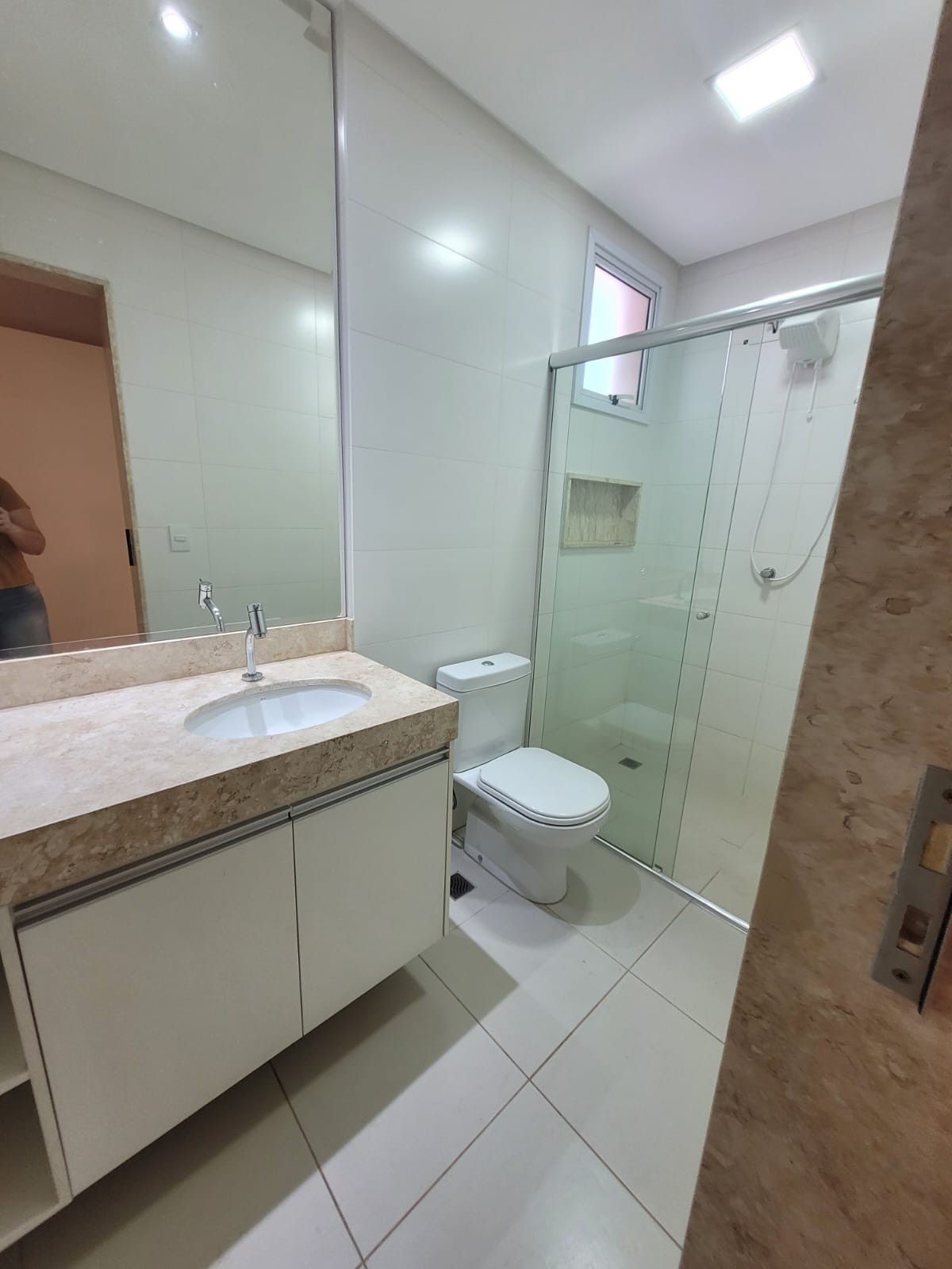 Apartamento para aluguel / Setor Marista / 160 m² / 3 suítes / 3 vagas / Varanda gourmet com churrasqueira a carvão / lavabo