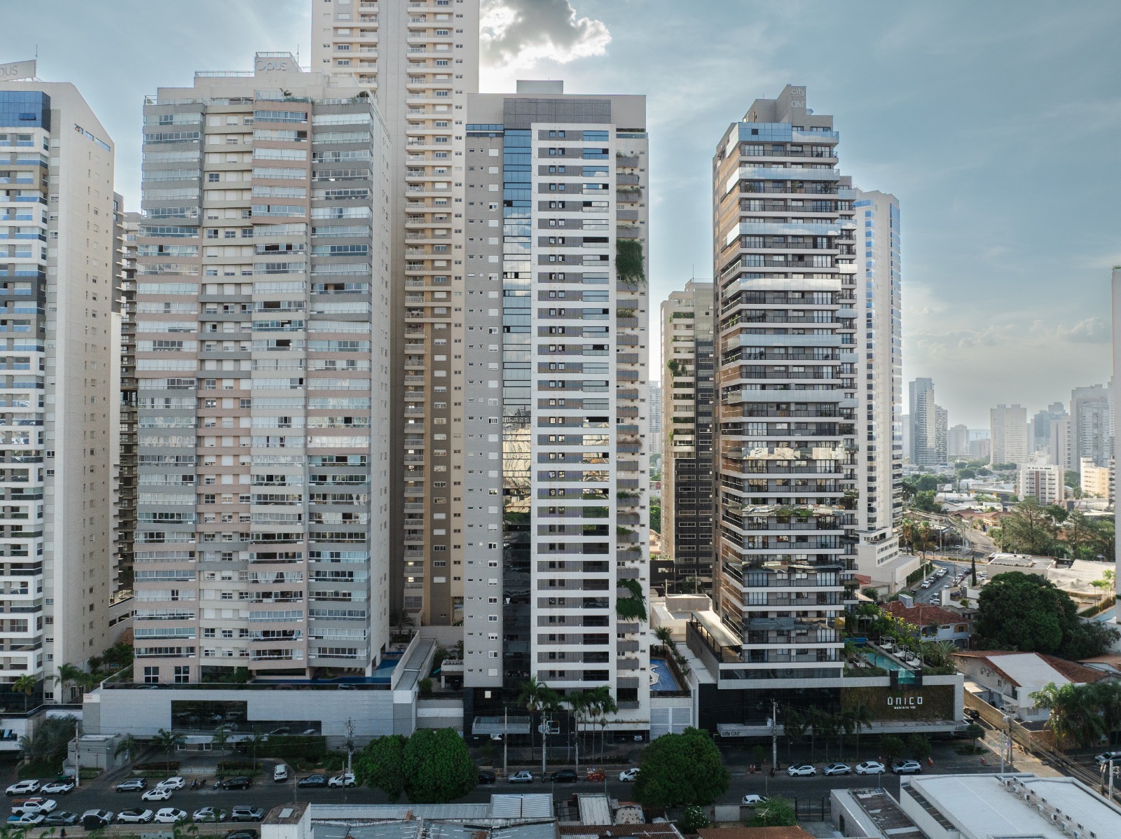 Aluguel de Apartamento no Residencial Maxxi 135 / 3 suítes / 2 vagas / 121m² / Setor Marista