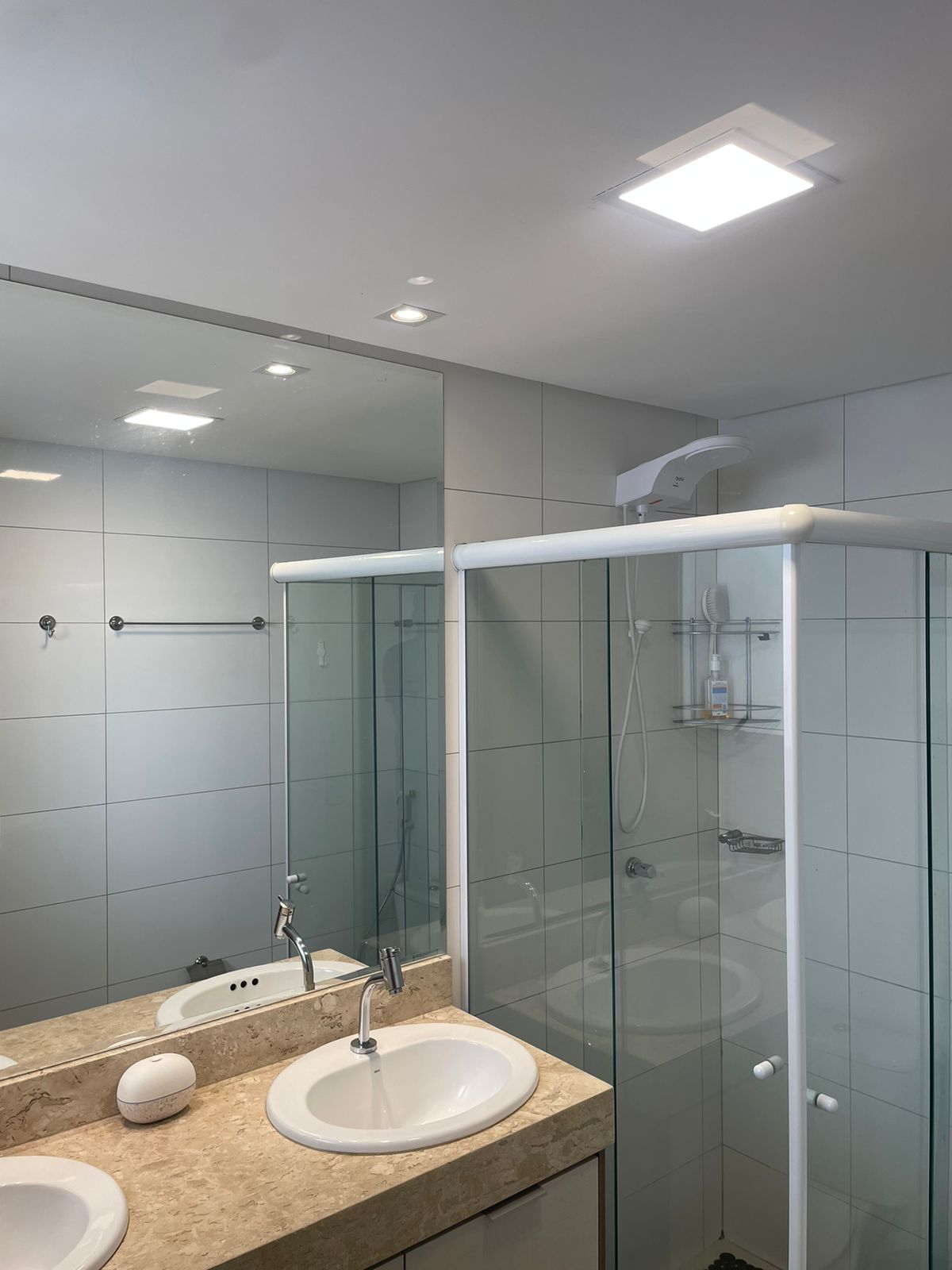Apartamento 3 suítes para locação / Setor Marista / churrasqueira na varanda / prédio novo / mobiliado