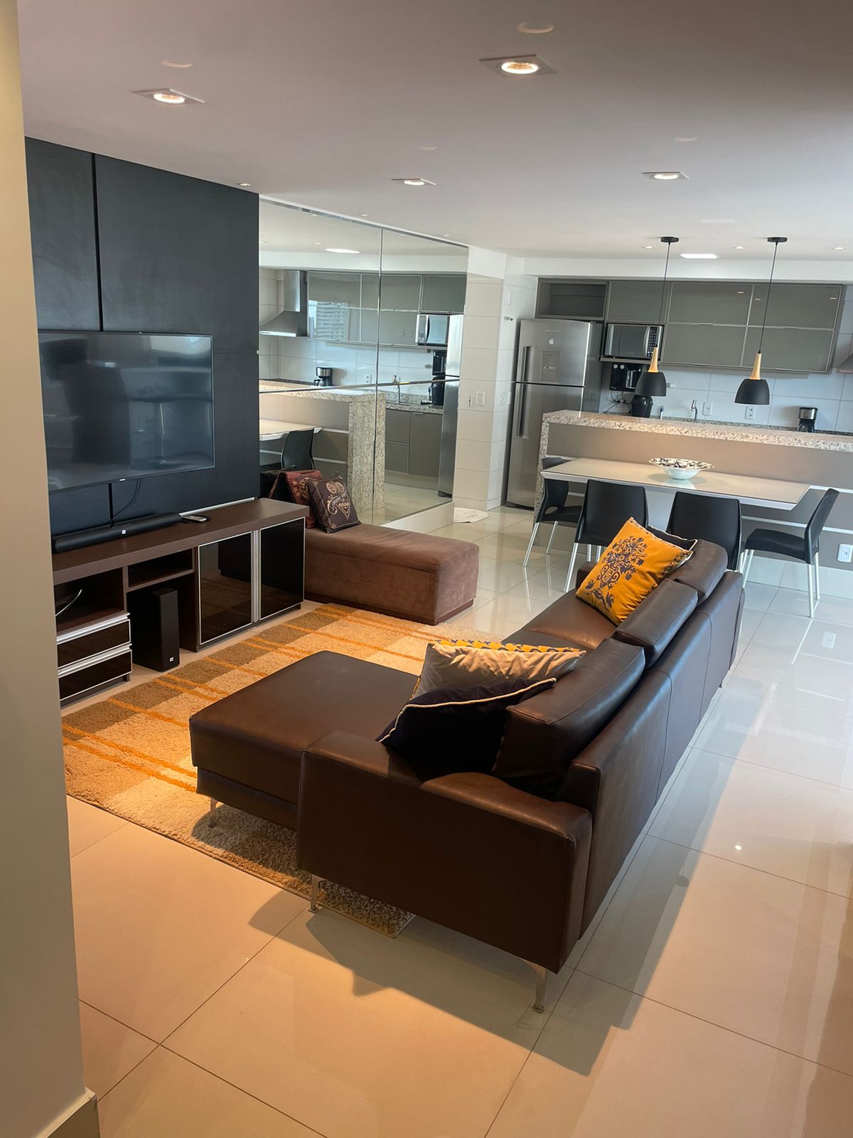 Apartamento 3 suítes para locação / Setor Marista / churrasqueira na varanda / prédio novo / mobiliado