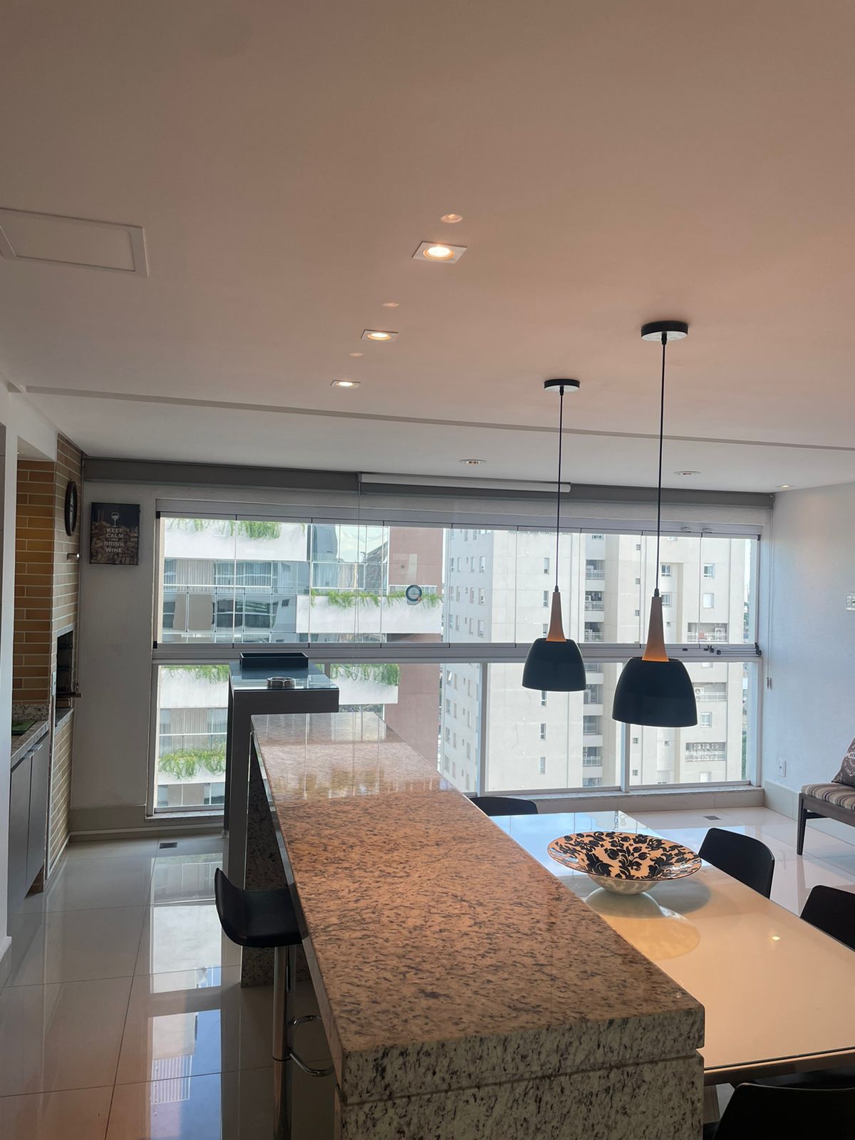 Apartamento 3 suítes para locação / Setor Marista / churrasqueira na varanda / prédio novo / mobiliado