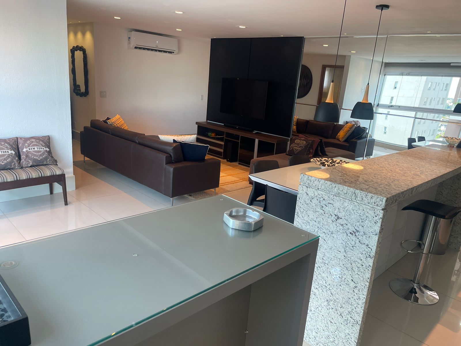 Apartamento 3 suítes para locação / Setor Marista / churrasqueira na varanda / prédio novo / mobiliado