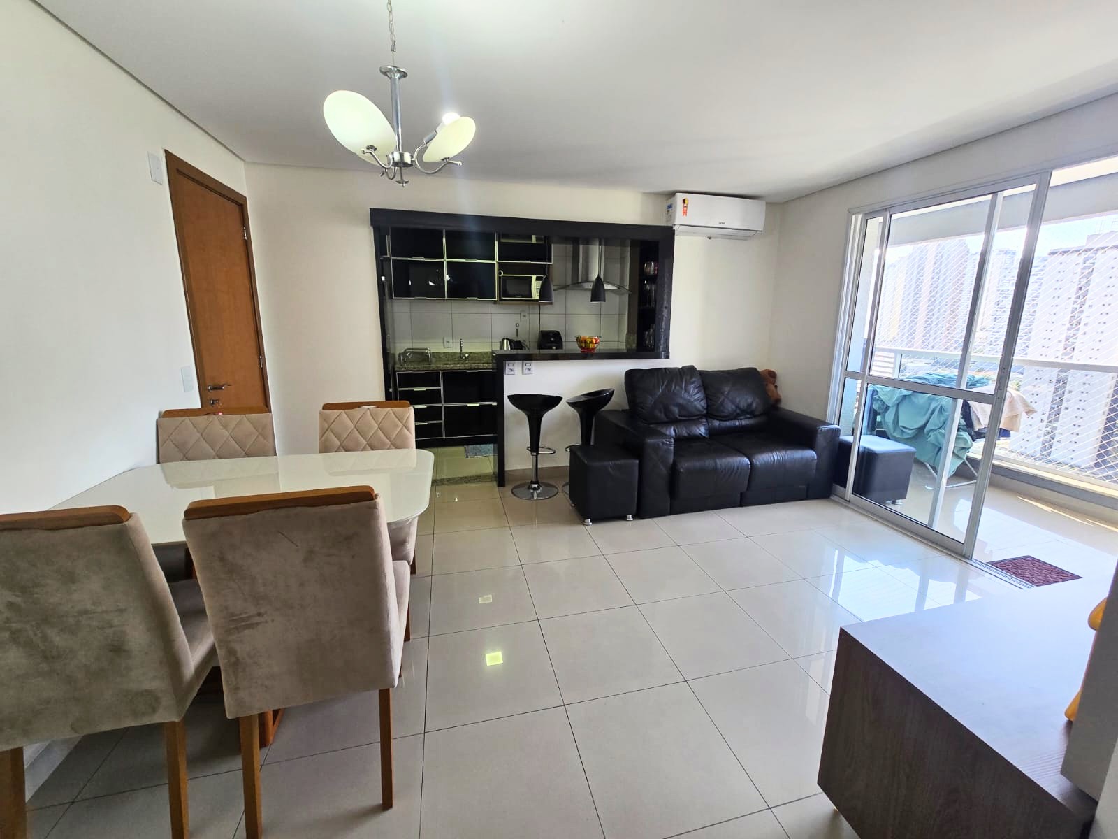 Apartamento à Venda no The Expression / 2 quartos / 1 suíte / 1 vaga / 67m² / andar Alto / varanda / nascente / Setor Bueno