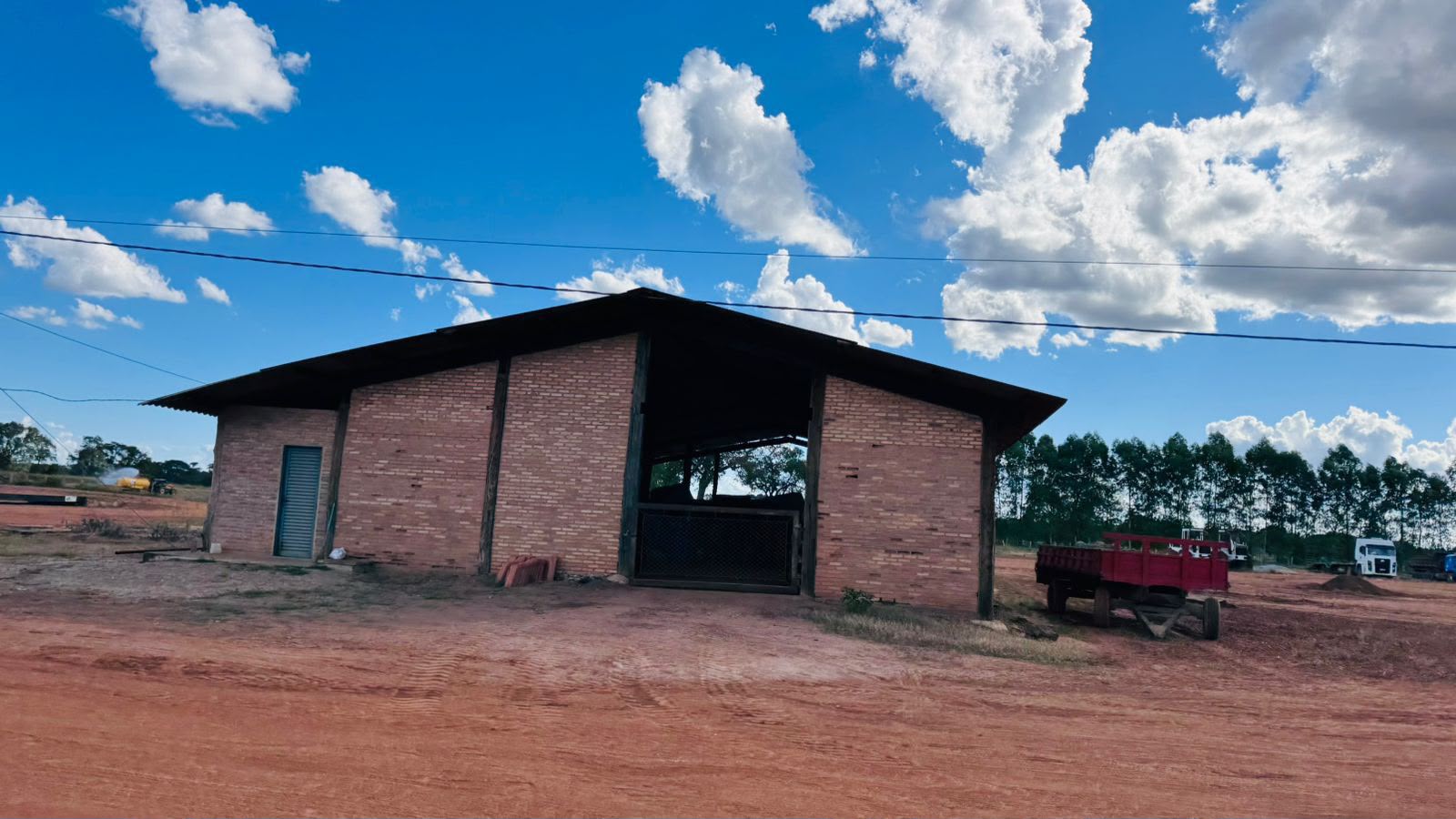 Fazenda à Venda em Aruanã, GO / Dupla Aptidão / Área Total / 13.765 hectares / Área em Pastagens 9.300 hectares / Área em Agricultura 900 hectares
