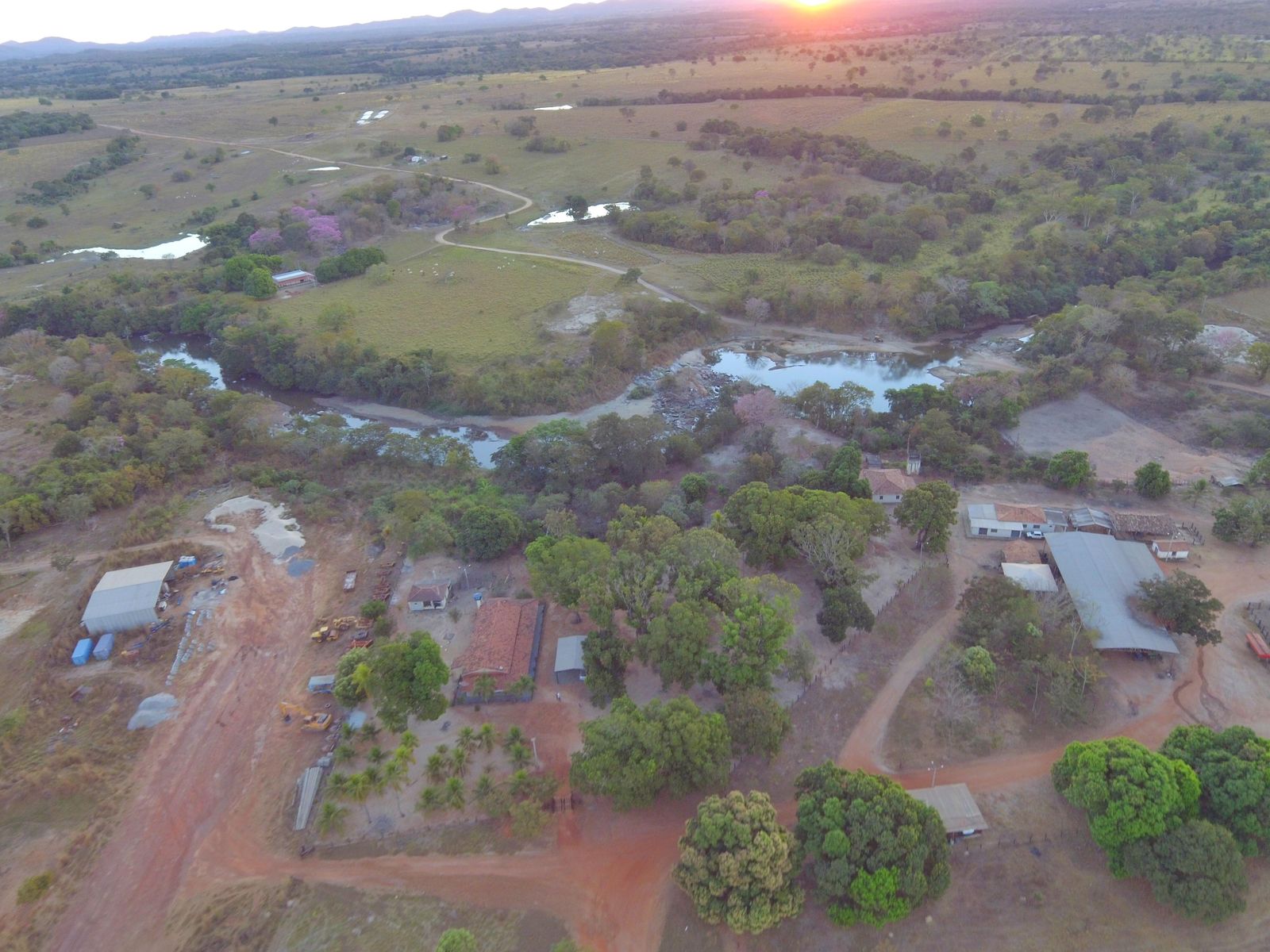 Fazenda à Venda em Serranópolis / 3038 hectares de área total / 1200 hectares de área em lavouras / benfeitorias completas / 2.429 hectares de área aberta