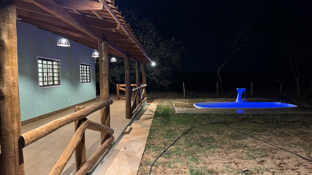 Chácara com piscina à Venda / Bonfinópolis / Casa de 2 quartos / Churrasqueira e fogão a lenha
