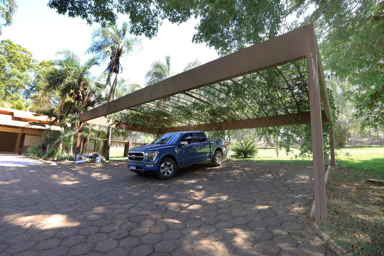 Fazenda de Alto Padrão / 18alq(GO) de Terra de cultura / São Miguel do Passa Quatro / 80km de Goiânia / 400 cabeças de gado / 850 metros de altitude / Fazenda plana / Benfeitorias Completas