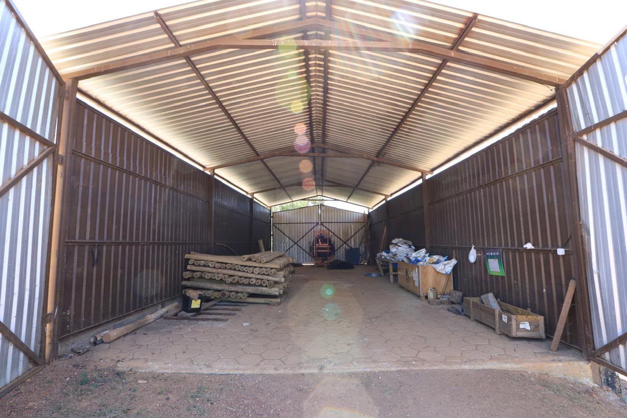 Fazenda de Alto Padrão / 18alq(GO) de Terra de cultura / São Miguel do Passa Quatro / 80km de Goiânia / 400 cabeças de gado / 850 metros de altitude / Fazenda plana / Benfeitorias Completas
