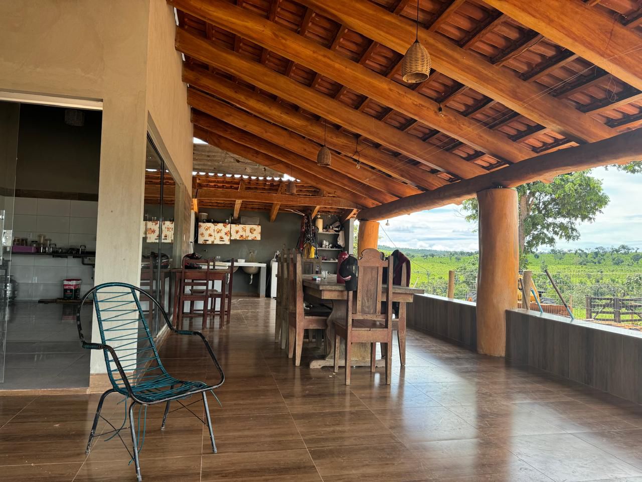 Fazenda em Tesouro, MT / 1936 hectares de área total / 1000 hectares de área em pastagem / Topografia plana e ondulada / 2 currais simples / 150km de Barra do Garças - MT