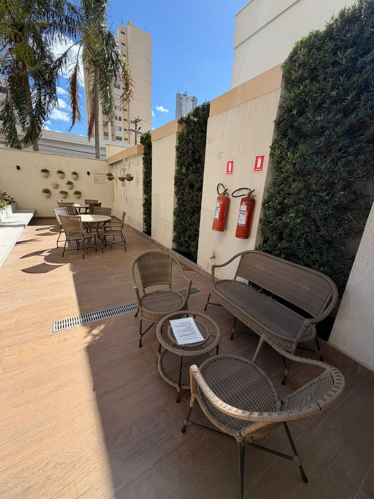 Apto no Residencial Príncipe de Gales de 3 quartos sendo 1 suíte na Nova Suíça